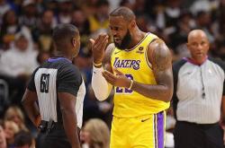 詹姆斯对NBA裁判(pàn)提出建议，要求公平公正(zhèng)