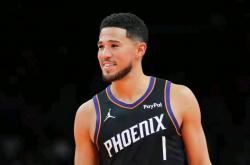 德文·布克稳定輸(shū)出领衔太阳战胜快船