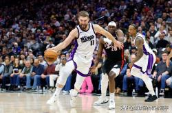 新的交易(yì)提案帮助凯尔特人队以极高的价格收购多曼塔斯·萨博尼斯