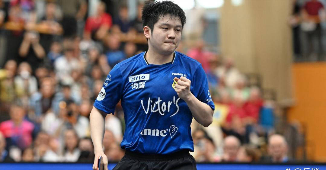 弗朗西斯卡鼓励樊振东，共同复盘比赛