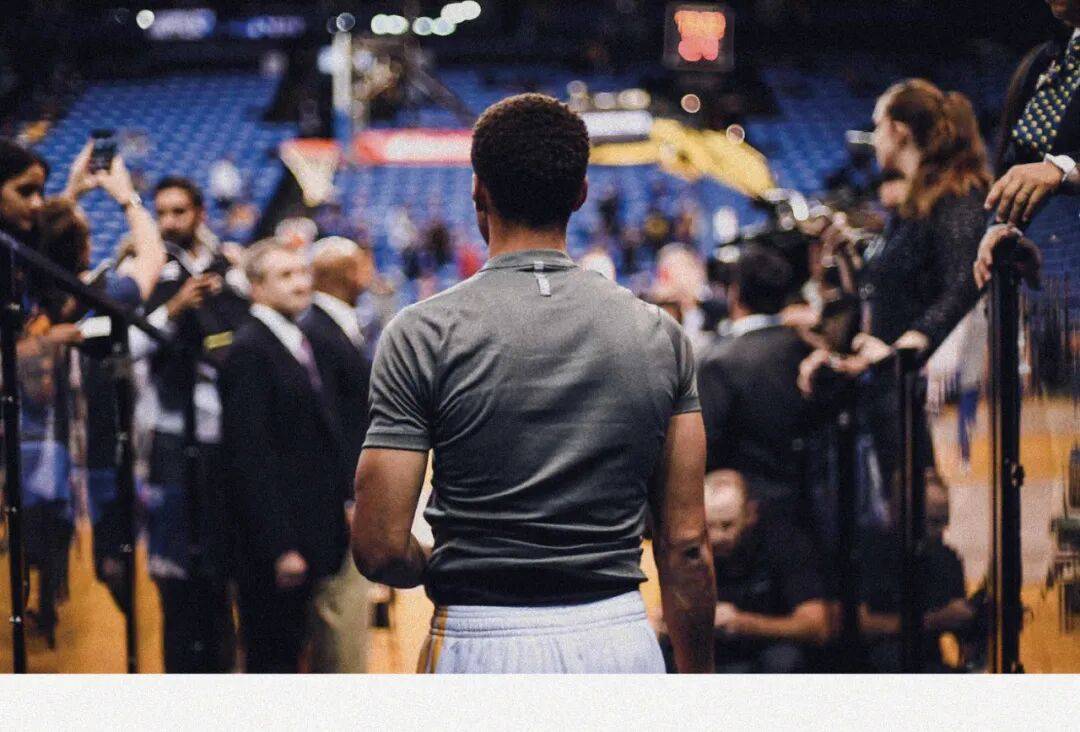 从无名之辈到历史颠覆者，斯蒂芬·库里的故事