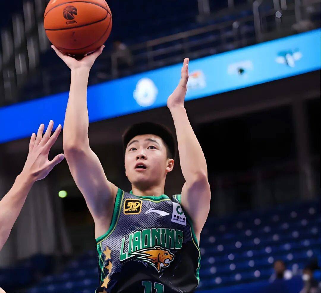 雪上加霜！杨鸣两位“手下”遭禁赛，辽篮夺冠功勋重返NBA