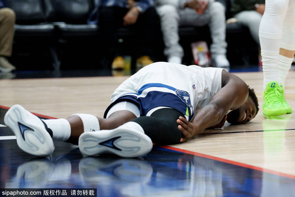 安东尼·爱德华兹伤病成疑，森林狼对阵勇士悬念重重